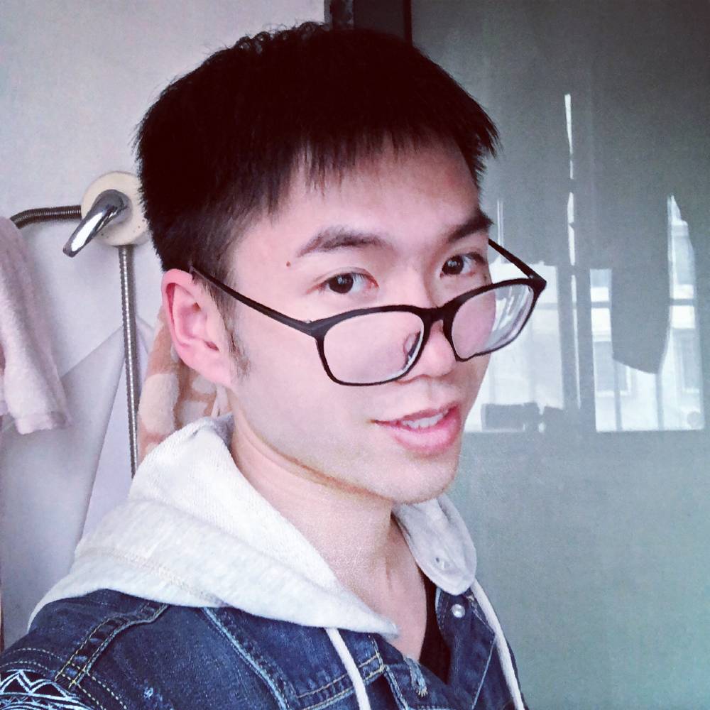 用素描画的钟的照片