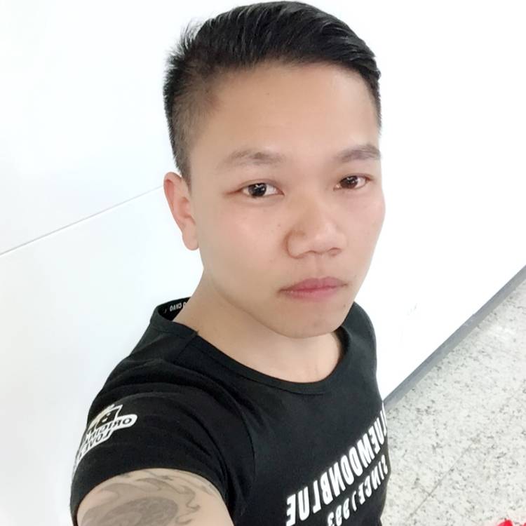 卢君的照片