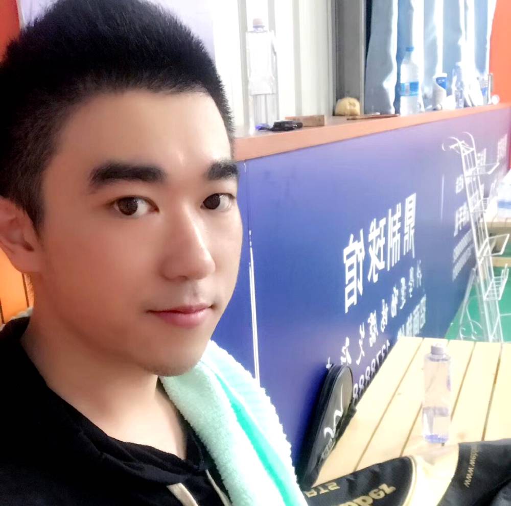 吃一口奥利奥的照片