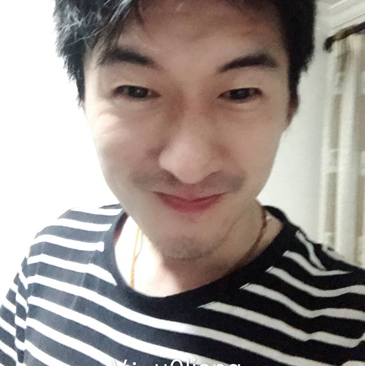 深情台灯的照片