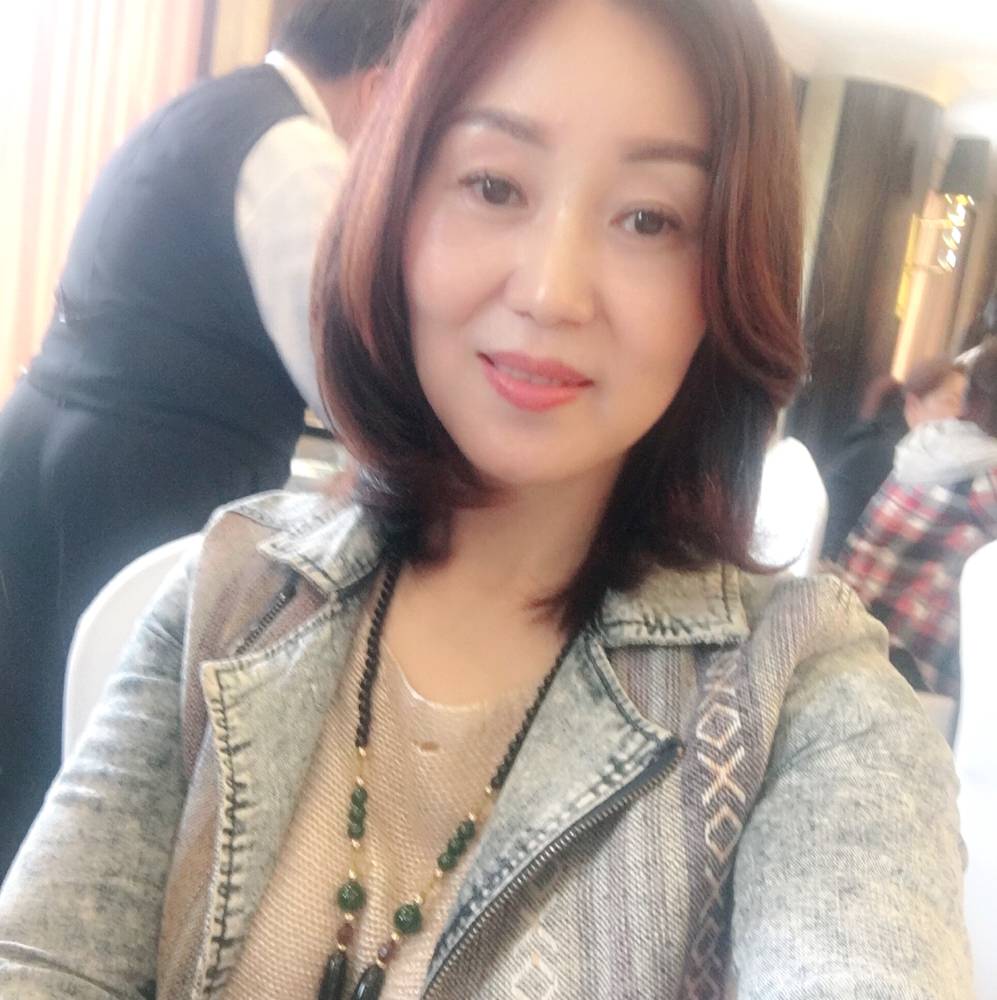 贺佳的照片