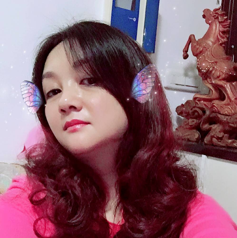 高挑小蝴蝶的照片
