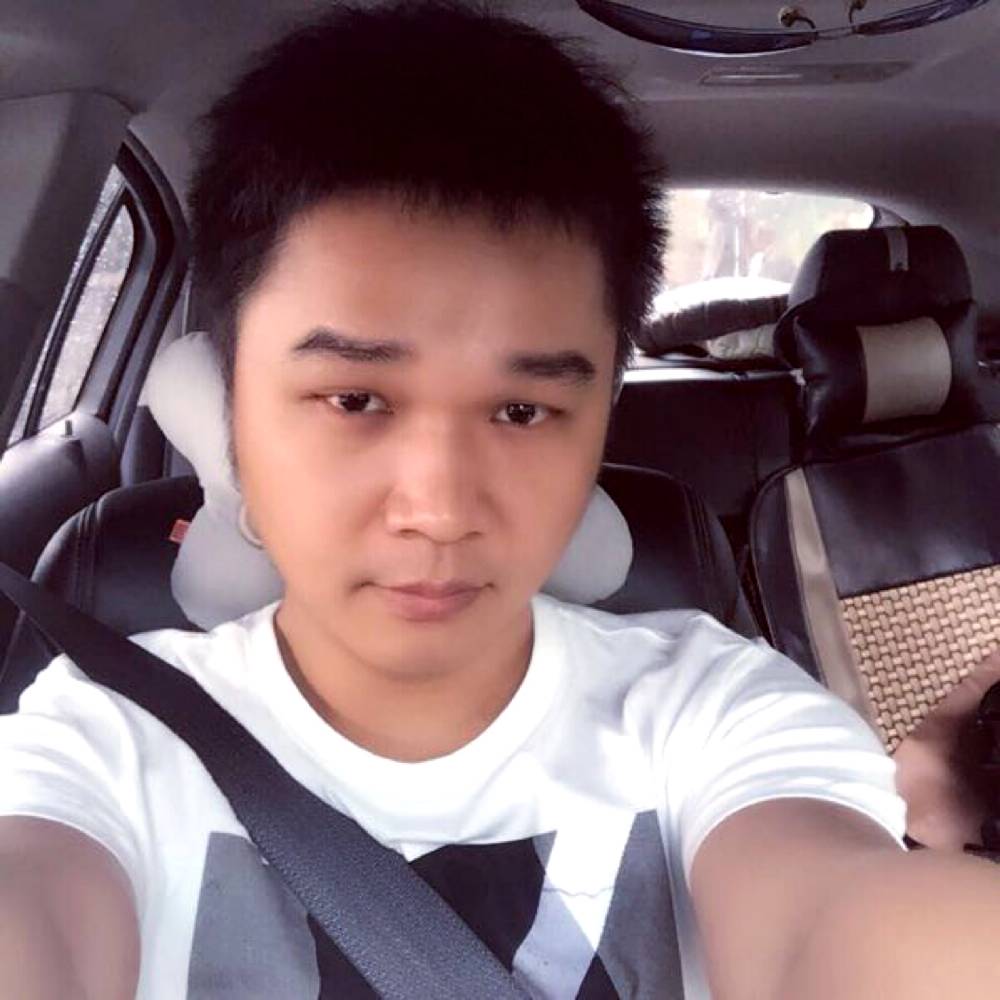 走钢索的人的照片