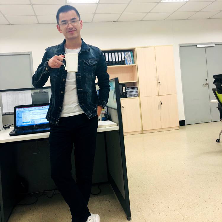 八分青年的照片