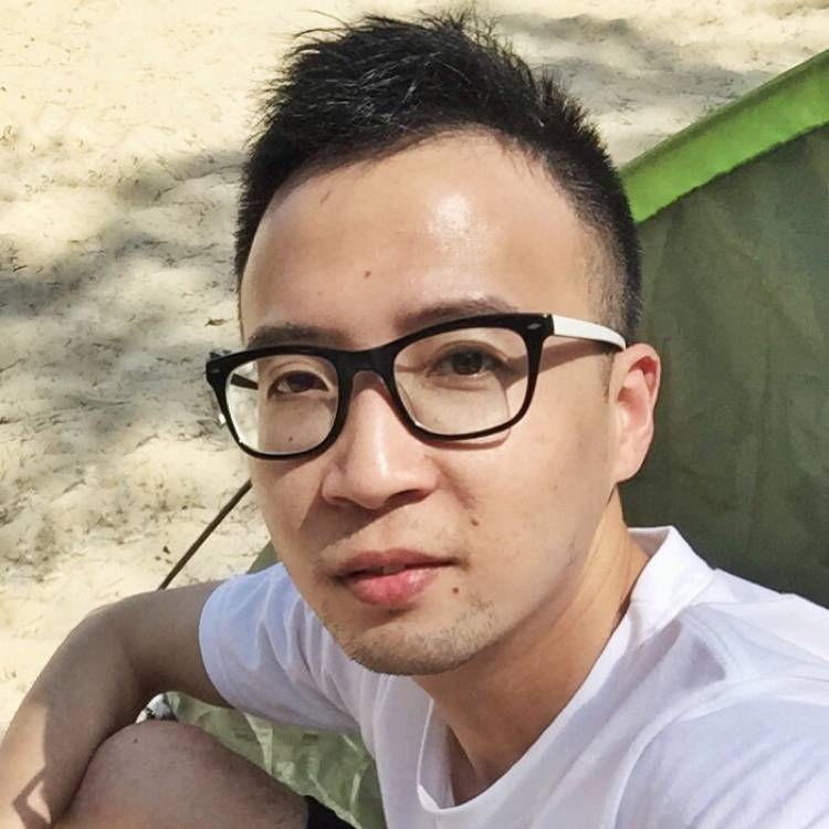 脚底三颗痣的照片