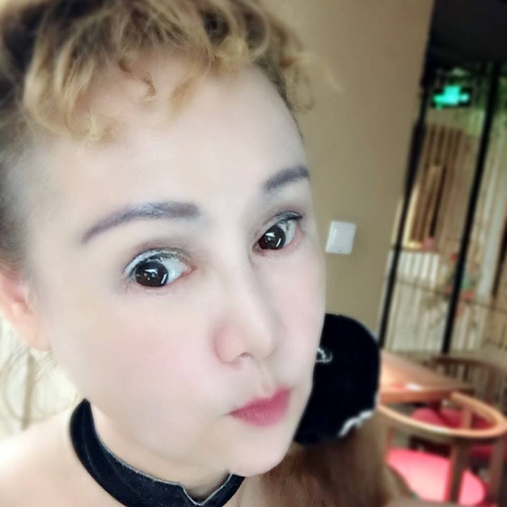 璐璐az的照片
