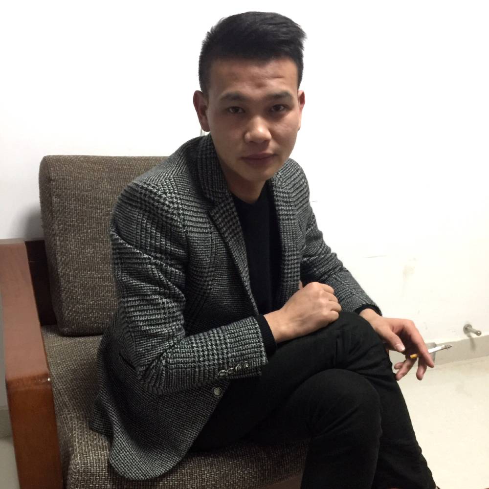 男人，简单就好。的照片