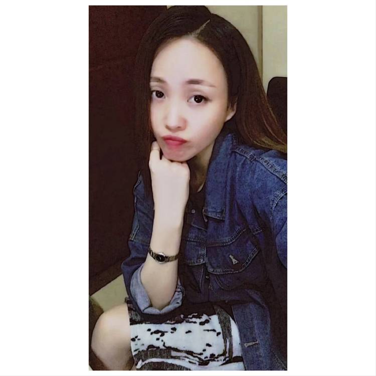 积极裙子的照片