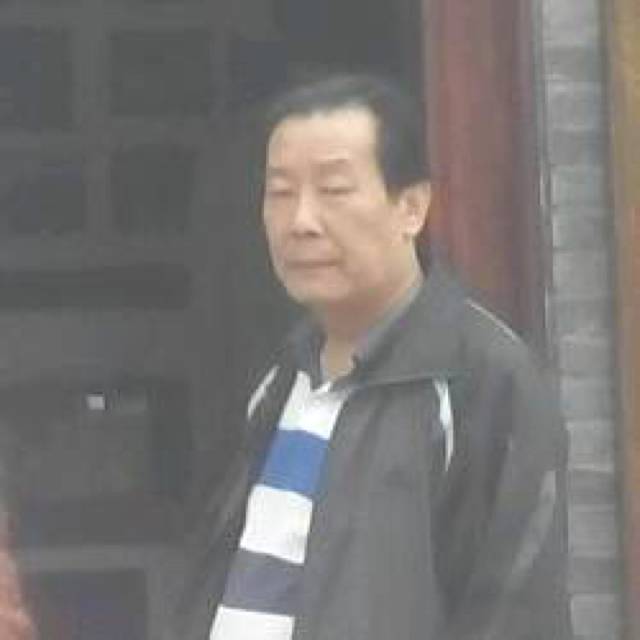 潇洒月下的照片
