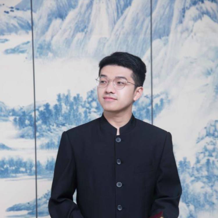 中人物的照片