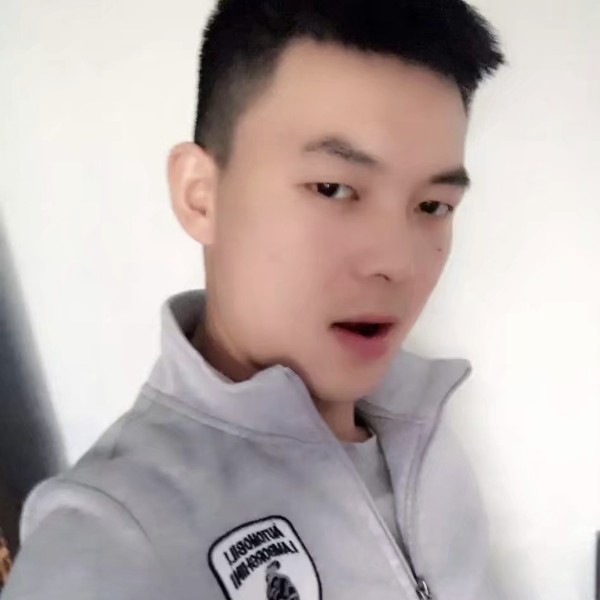 丰富回首美女的照片