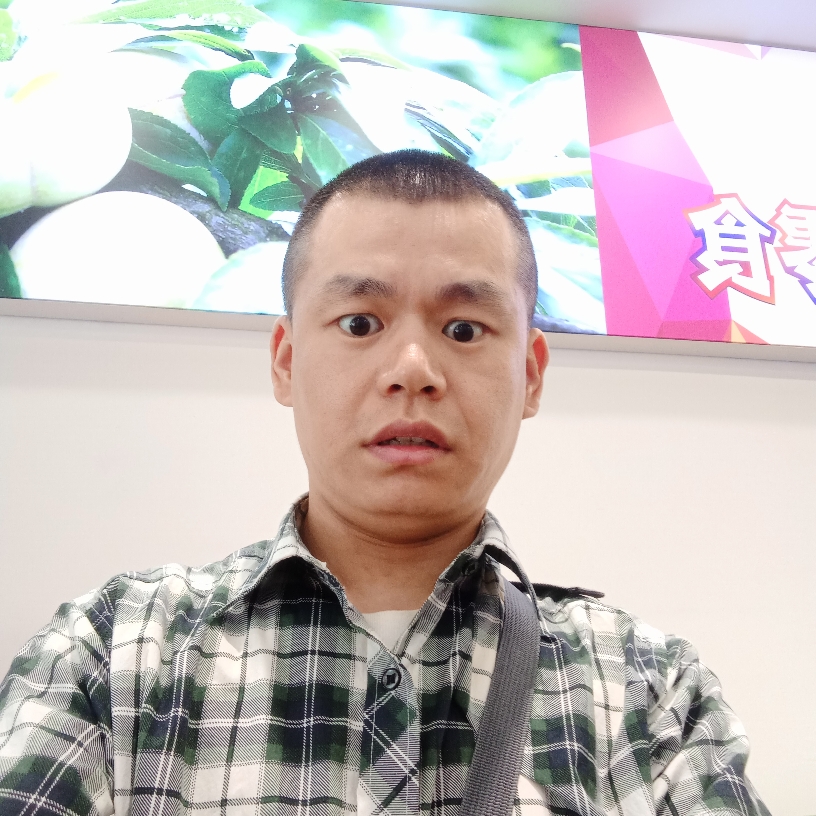 大力回眸小熊猫的照片