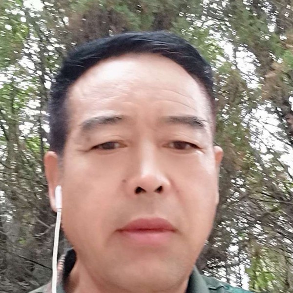 标致方小伙的照片