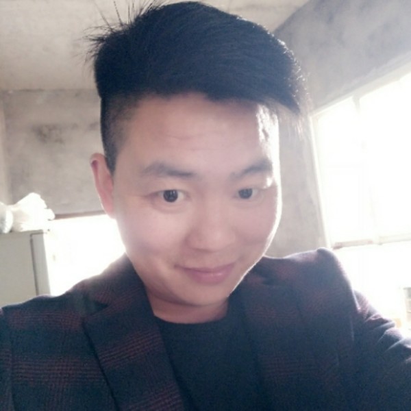秀丽项链的照片