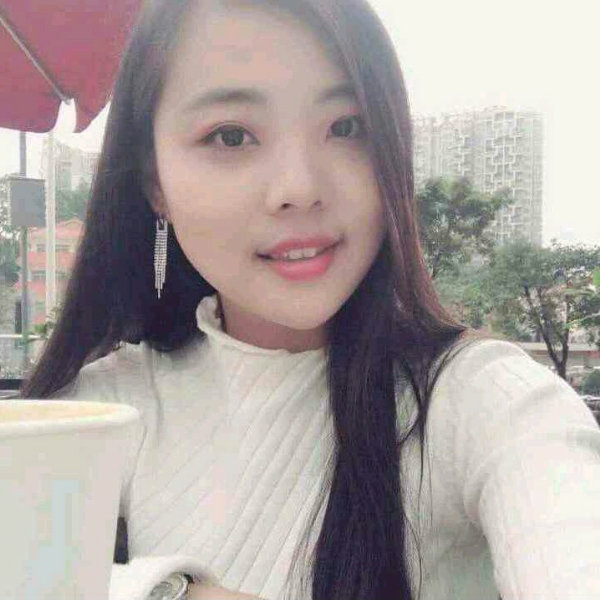 顺心拿少女的照片