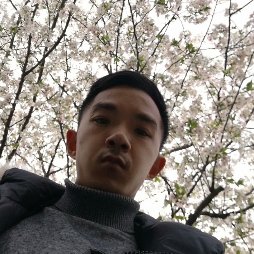 纠结的骏骏的照片