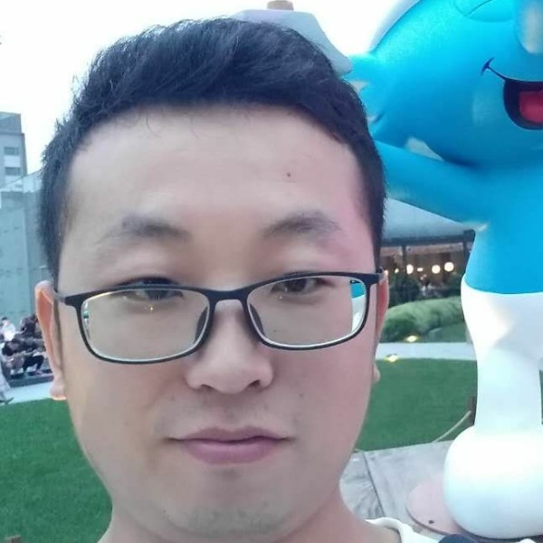 夏露俊逸的照片