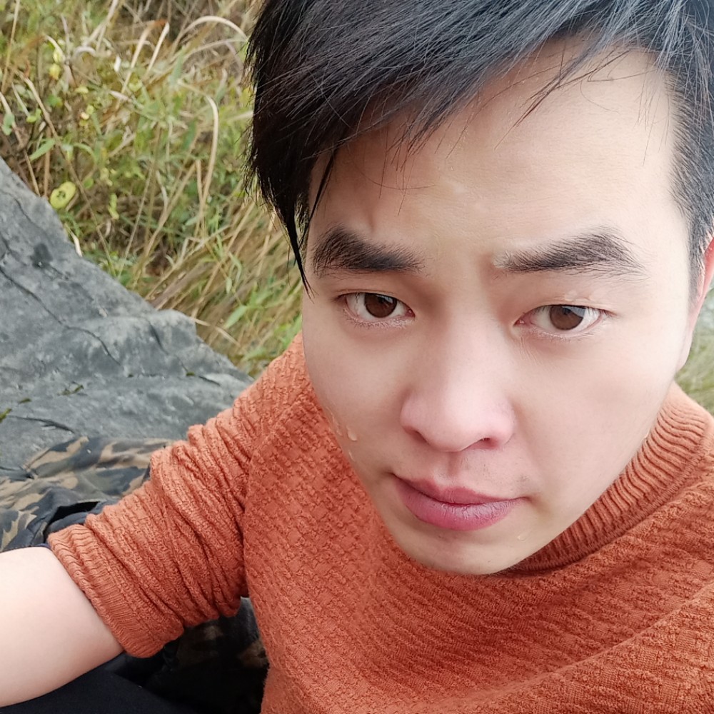 烂漫挽手春媱的照片