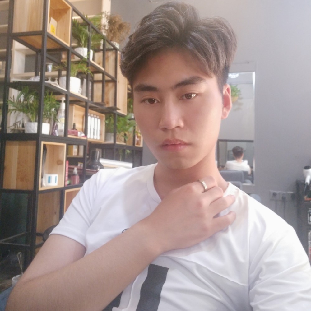 对着月亮说晚安的照片