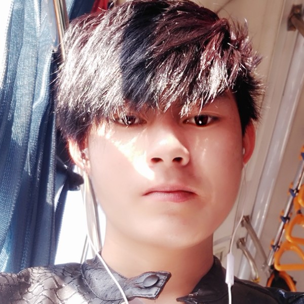 细心拾忆硬币的照片