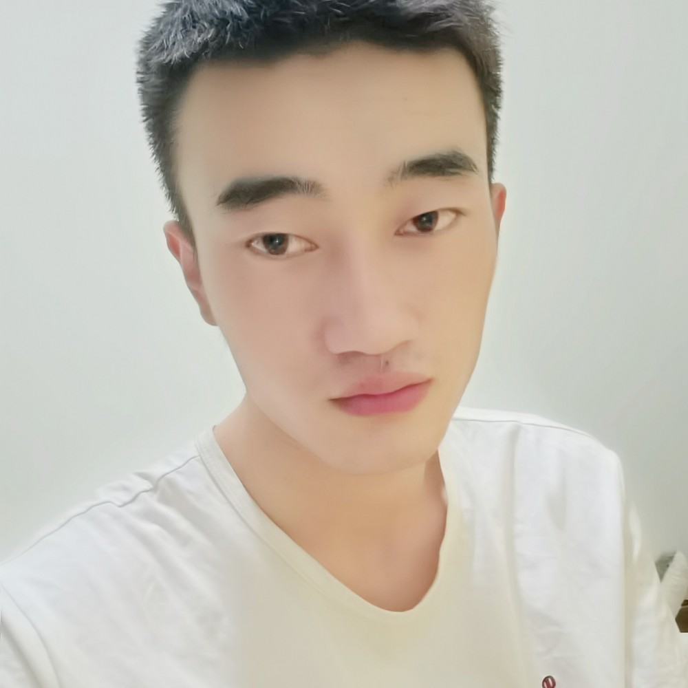 可靠打红酒的照片