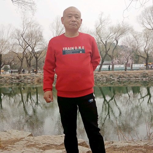 龙在龙的照片