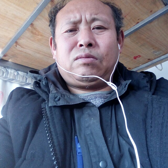 腼腆耳机的照片