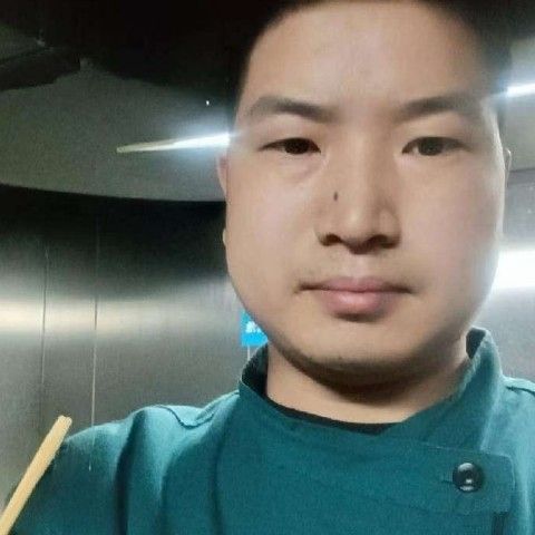 冬天蹙眉寂寞的照片