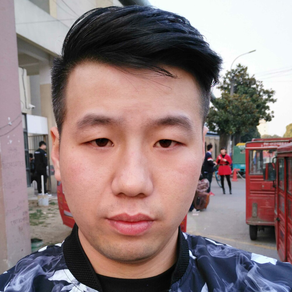 现代睫毛膏的照片