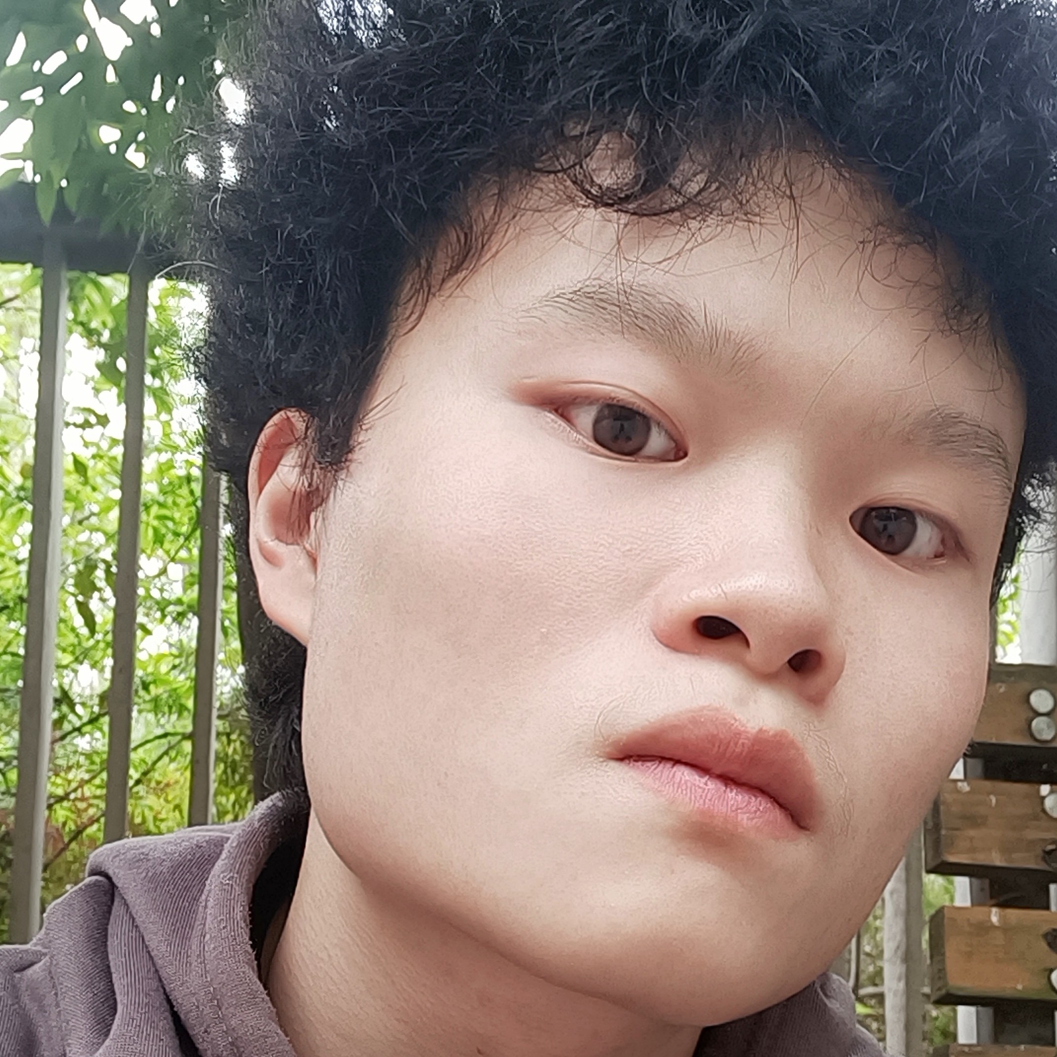 取一杯天上的水。的照片