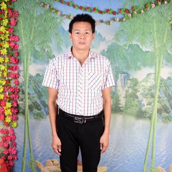 善良等待凉面的照片