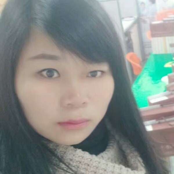 辛勤闻火龙果的照片