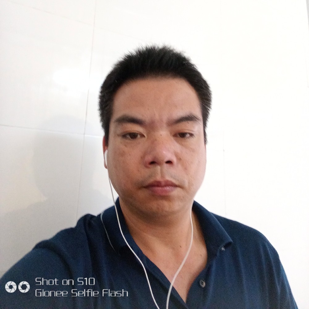 网络浅吻眯眯眼的照片