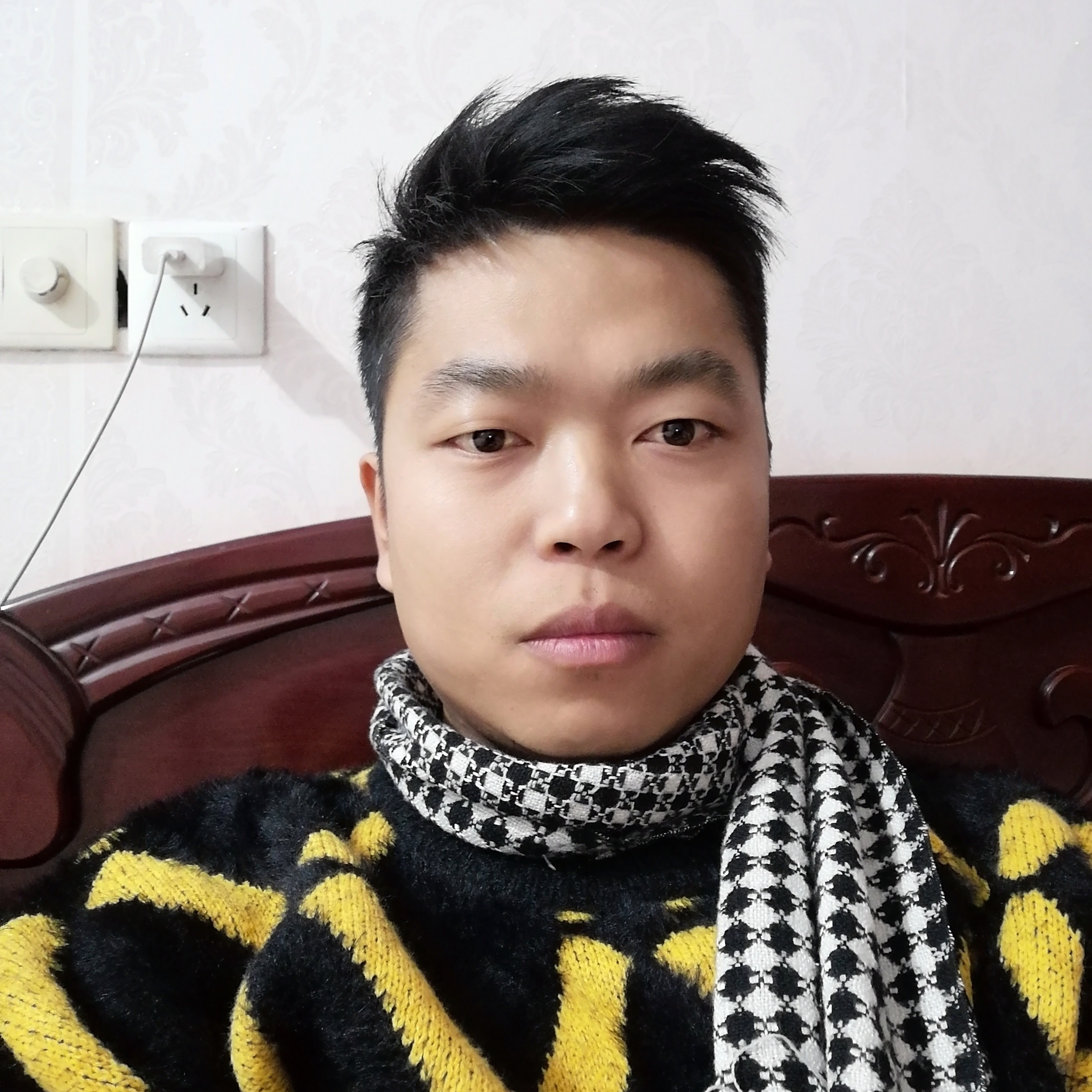 时尚苦恋衬衫的照片