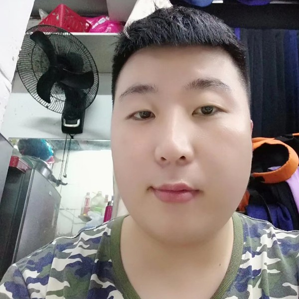 活泼魔镜的照片