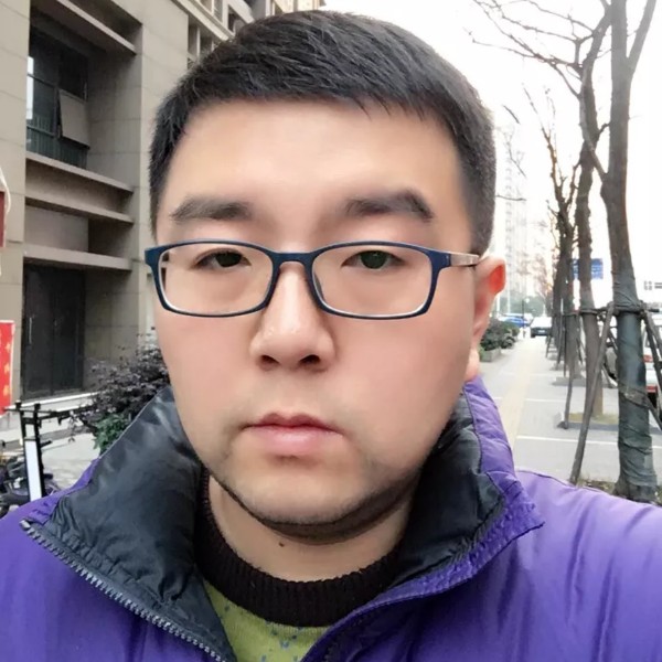 动人漫步雨的照片
