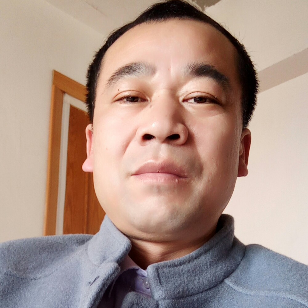 太阳下的彩虹的照片