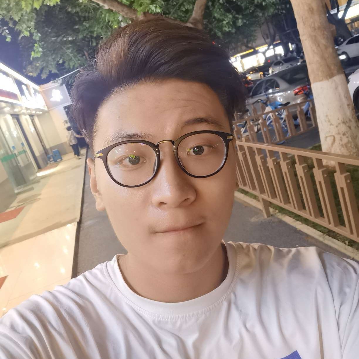 少女拾忆高高的照片