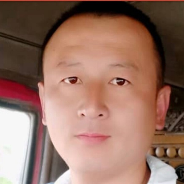 明理泪了黑裤的照片