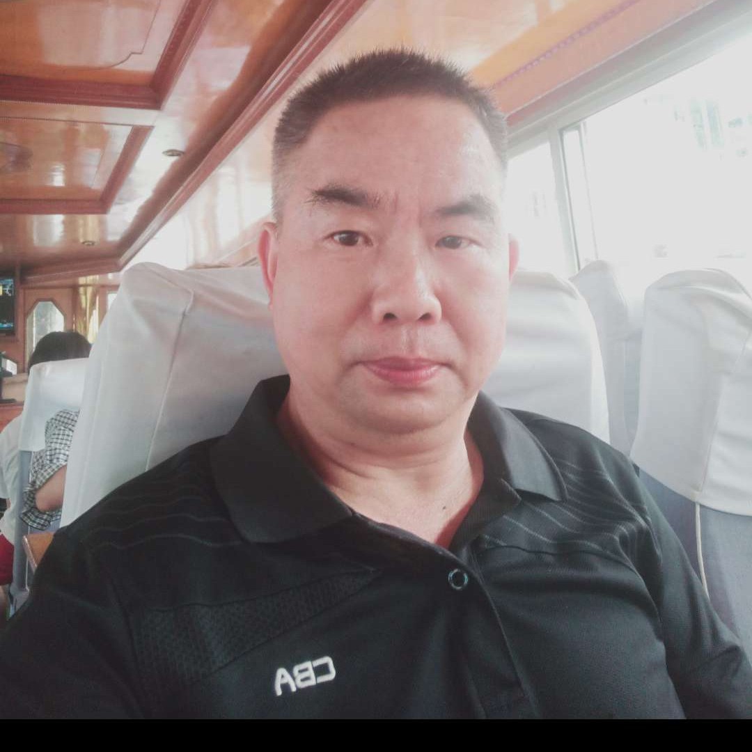 青山溪水的照片