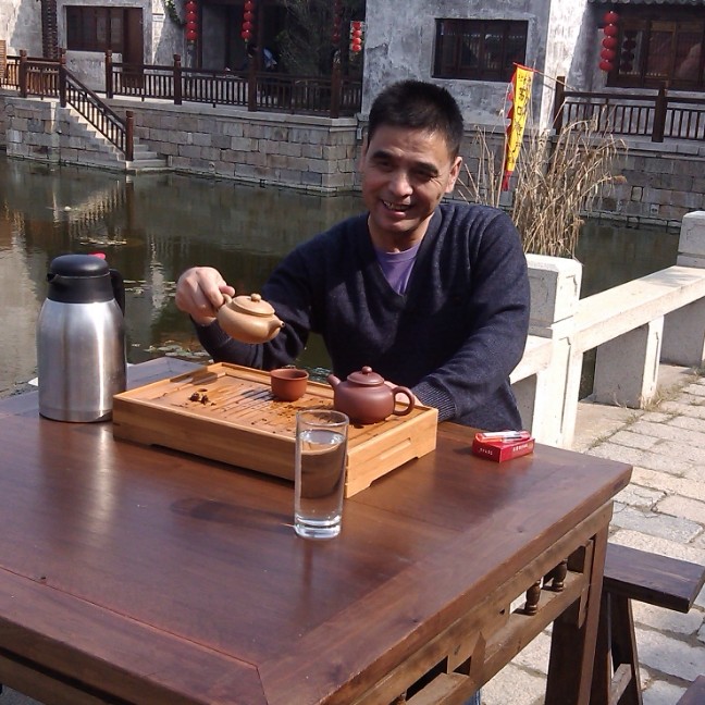 坚强招牌的照片