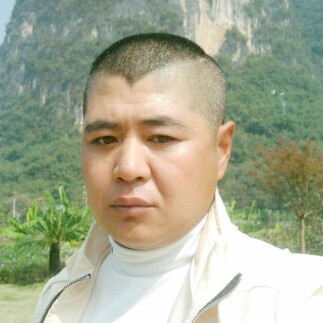 俊逸深拥大侠的照片