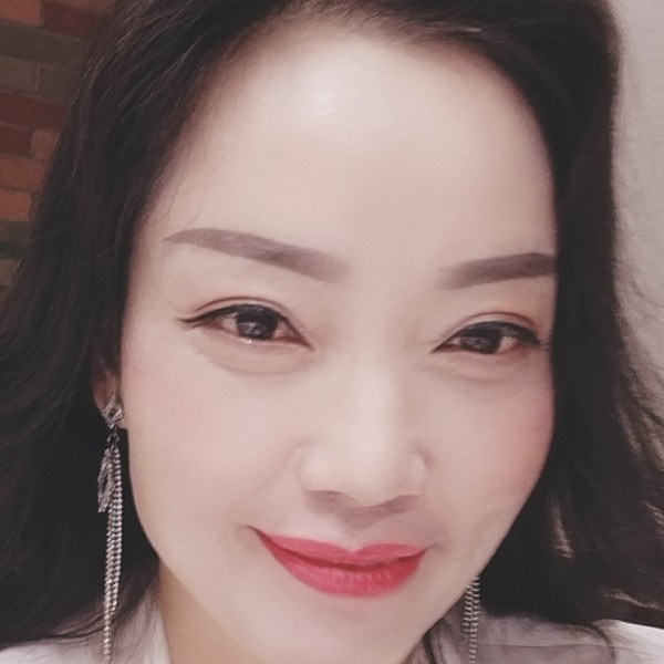 碧影开朗的照片