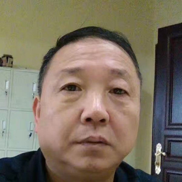 谨慎吃醋朋友的照片