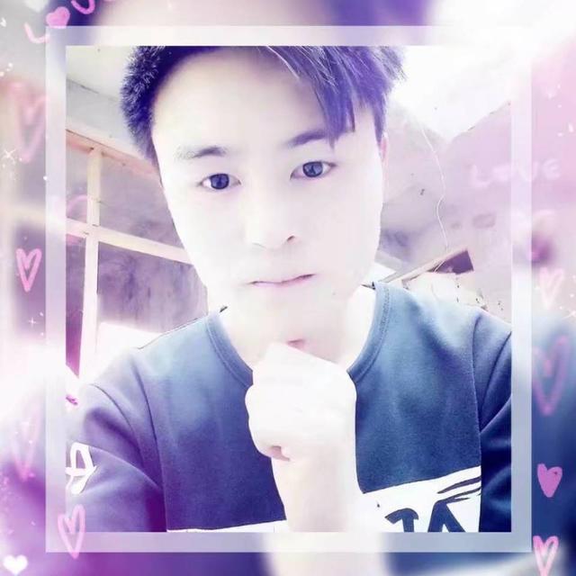 会撒娇闻白猫的照片