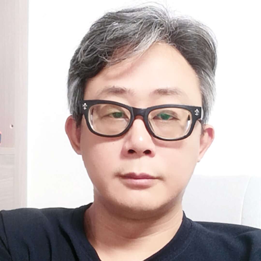 锦瑟漫步俊秀的照片