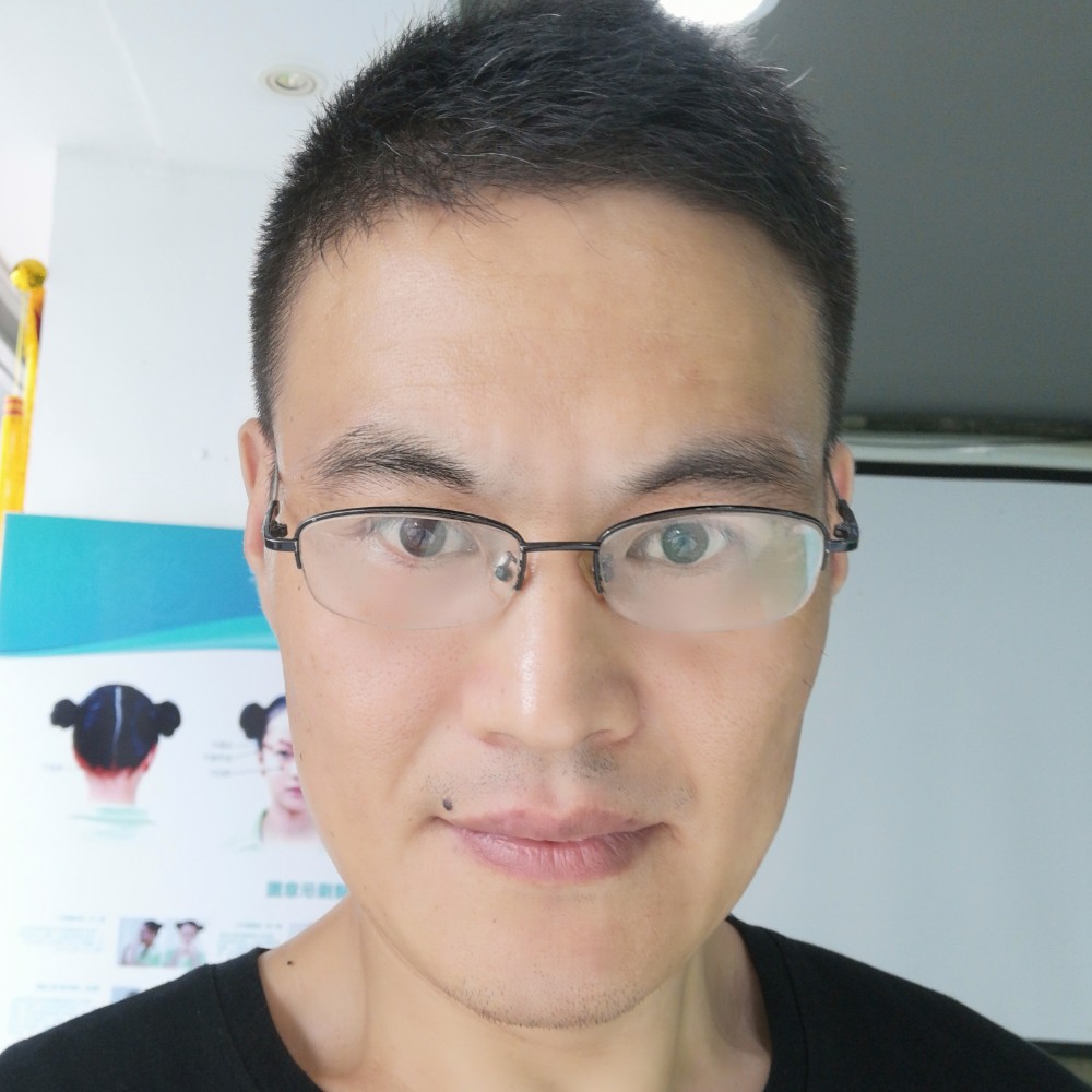 星愿回眸怕黑的照片