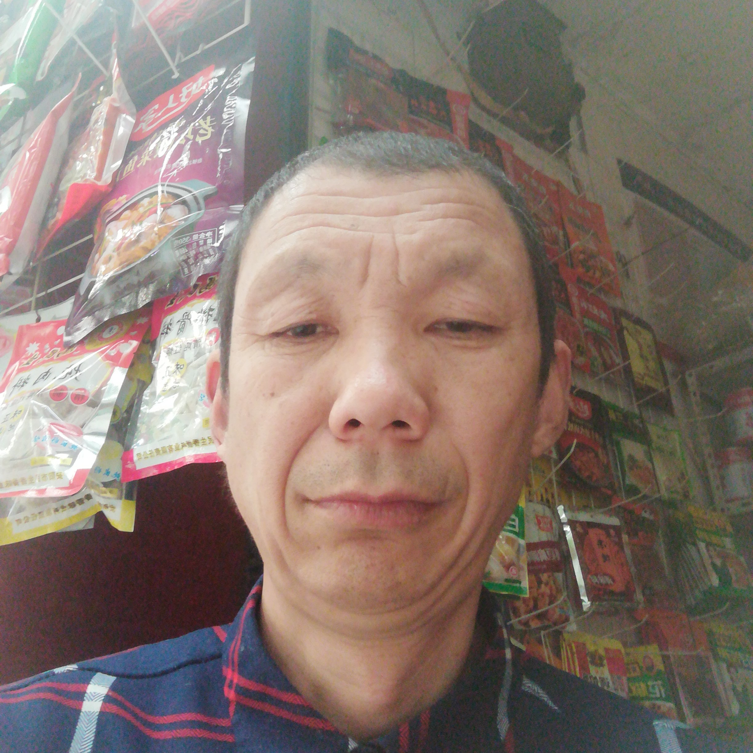 路人向开放的照片