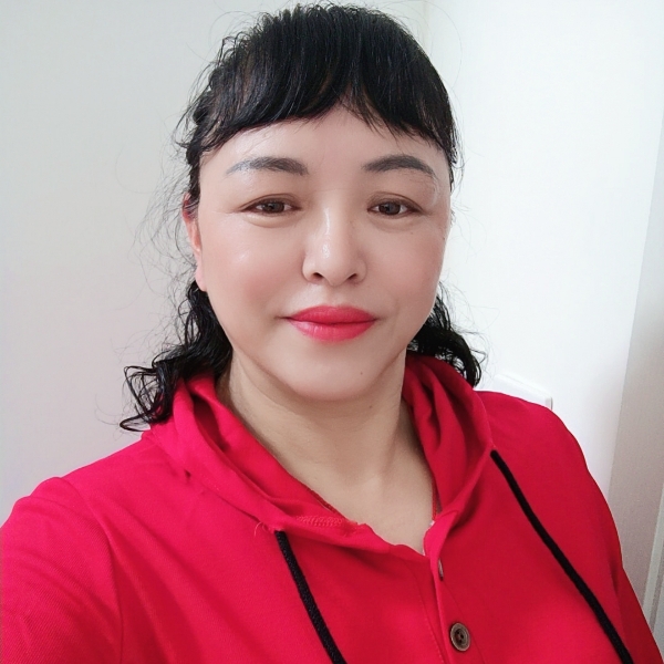 快乐单身女人的照片