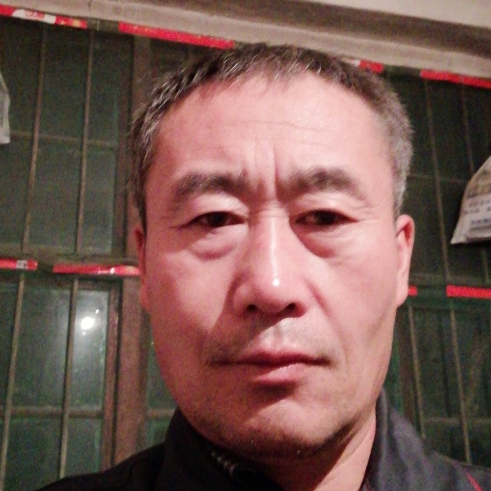 水中浮萍的照片